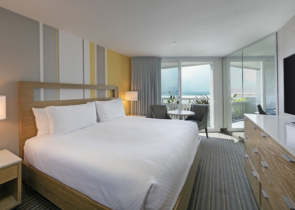 Room, King Bed, Ocean View, Balcony