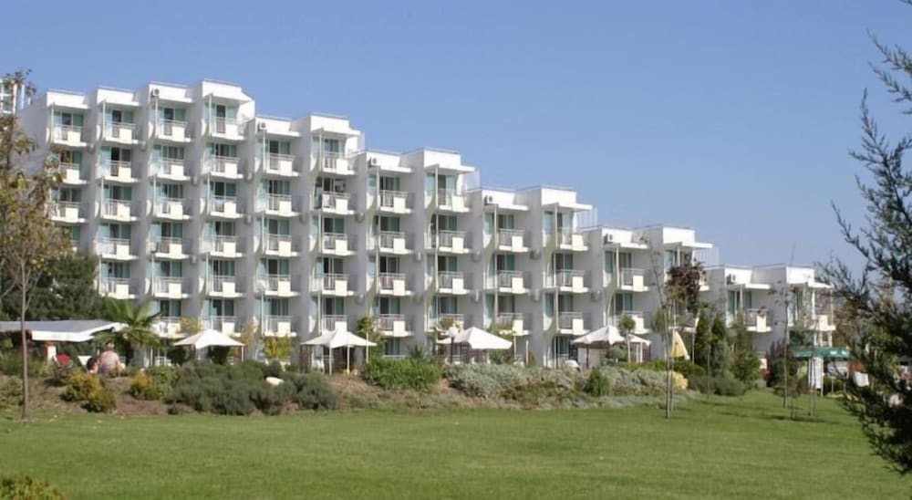 Laguna Garden 8/58