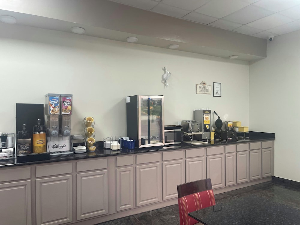 Red Roof Inn Orangeburg 5/34