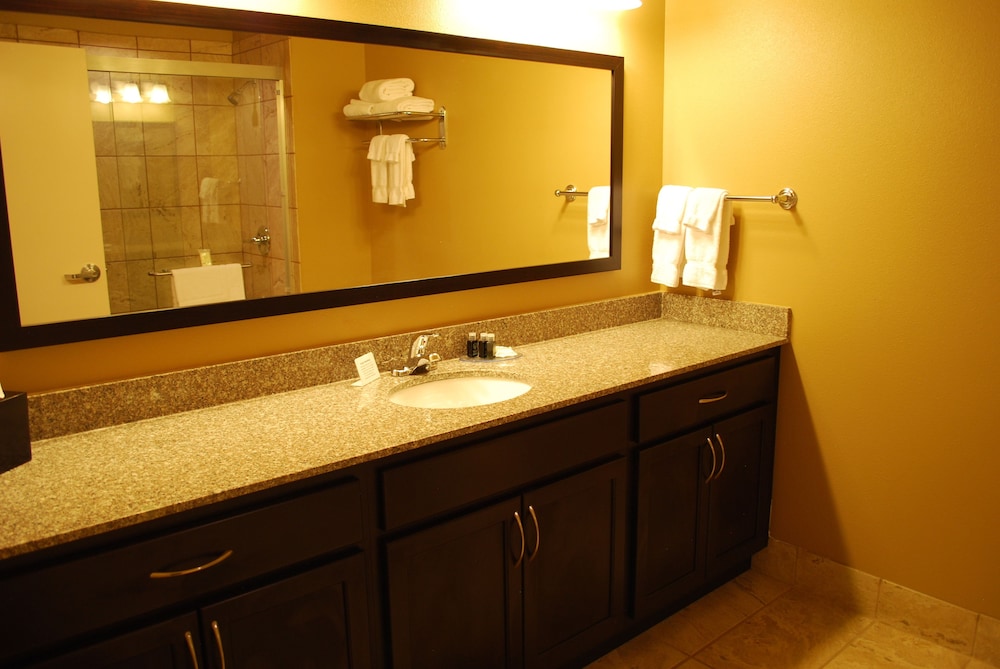 Landmark Suites 47/50