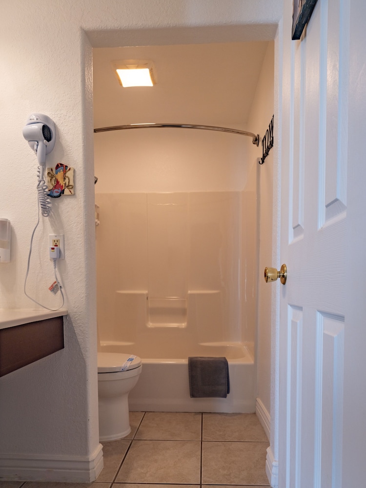 غرفة بفراش فوتون وسرير كينج وسرير فردي، Bryce Trails Bed and Breakfast 3/3