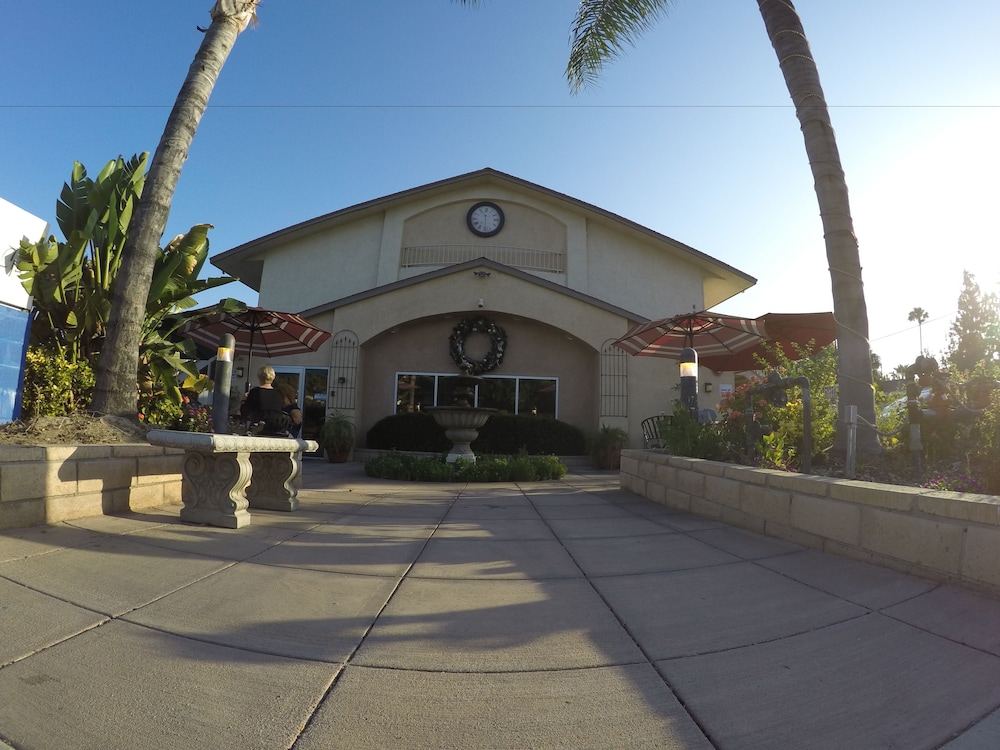 Loma Linda Inn. 42/54
