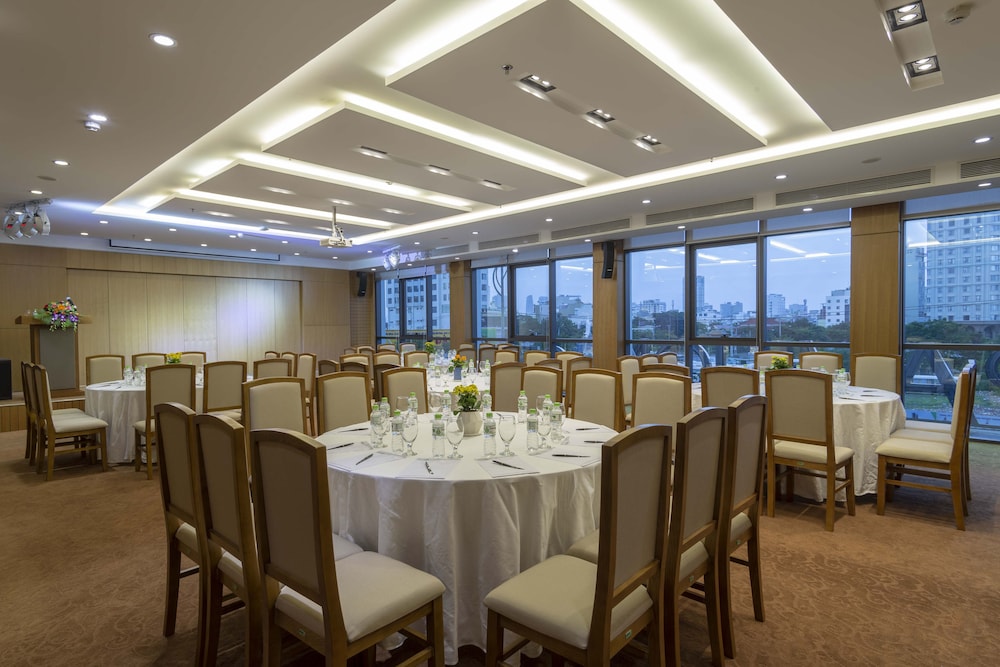 Pavilion Hotel Da Nang 67/77