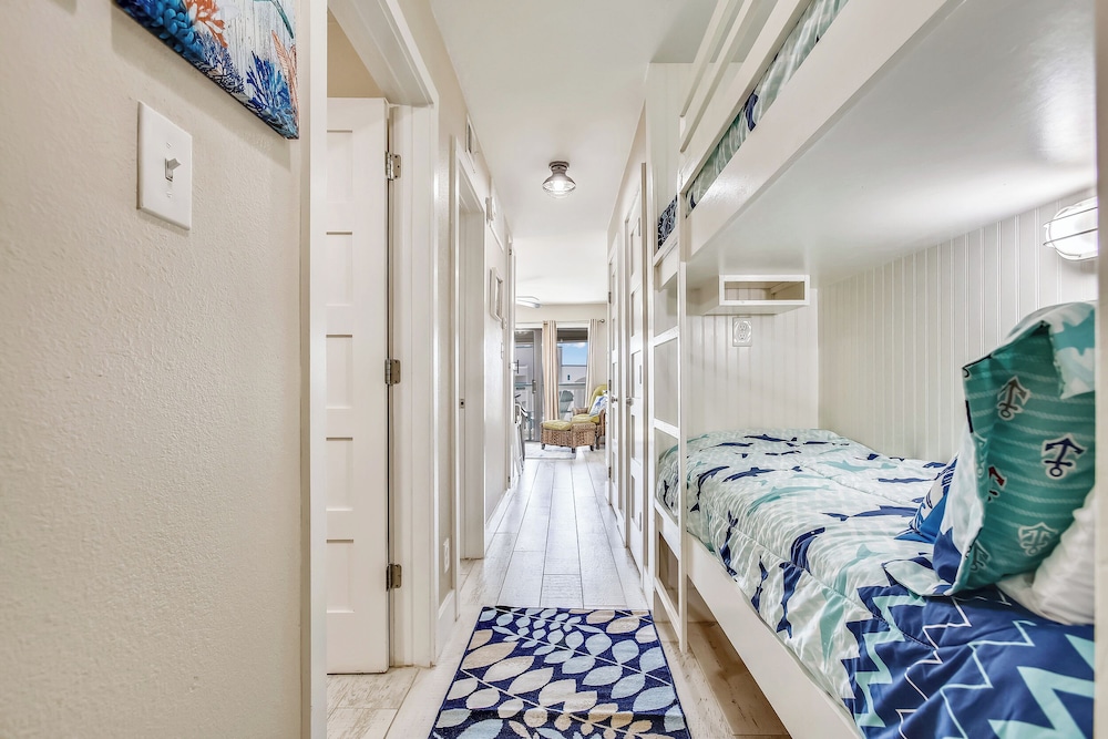 Casa Del Mar Beachfront Suites 49/82