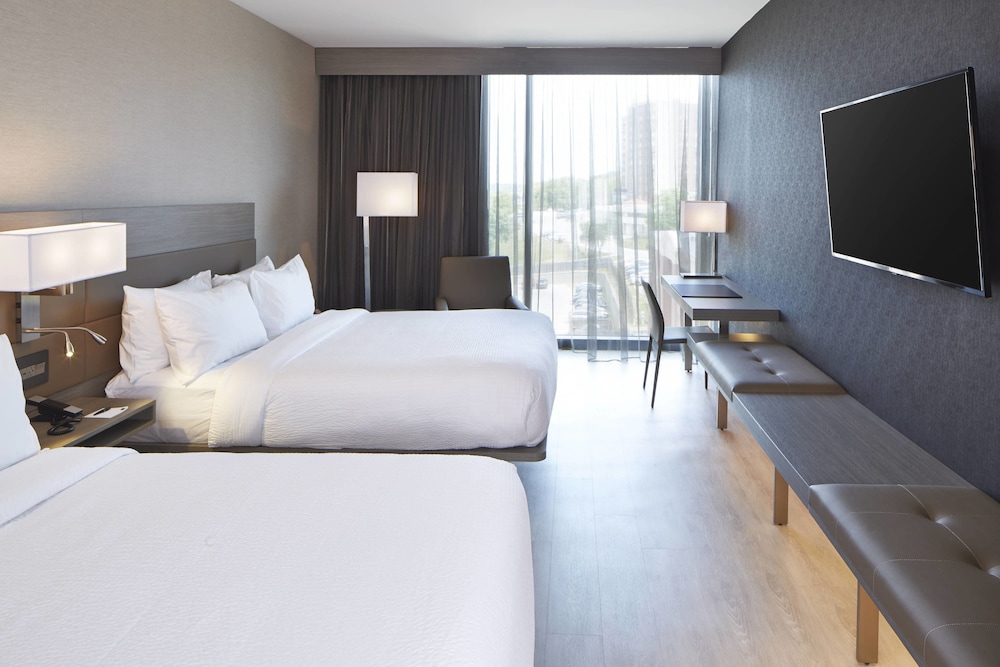 AC Hotel Des Moines East Village 8/48