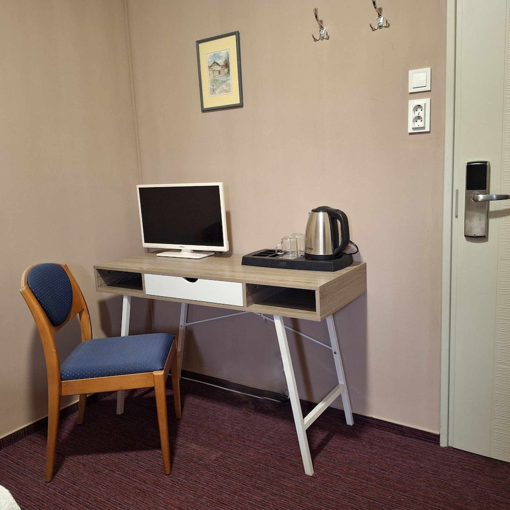 Hotel Unicornis 65/83