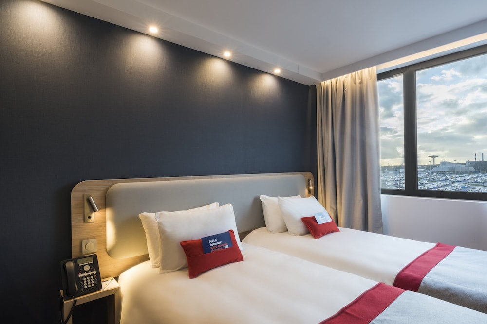 HOLIDAY INN EXPRESS PARIS - CDG AIRPORT 7/70