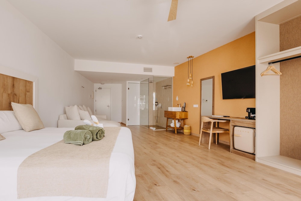 Senior, Suite, King Bed, Marina View