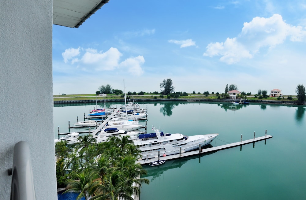 AVILLION ADMIRAL COVE 32/39
