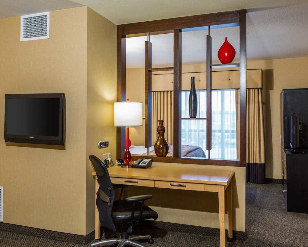 Cambria Hotel Madison East 39/41