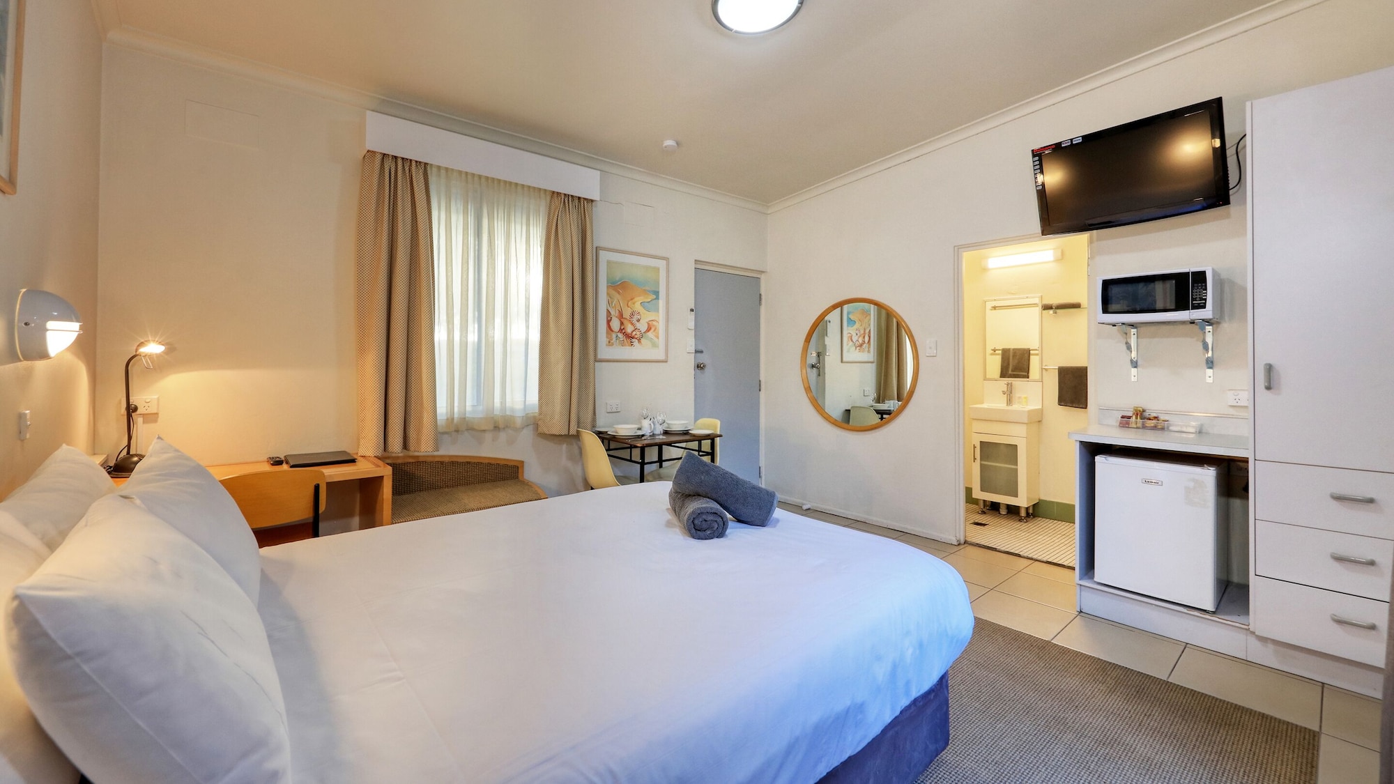 2 Bedrooms, Courtyard, Standard, 1 Queen and 1 Single Bed, Private Bathroom