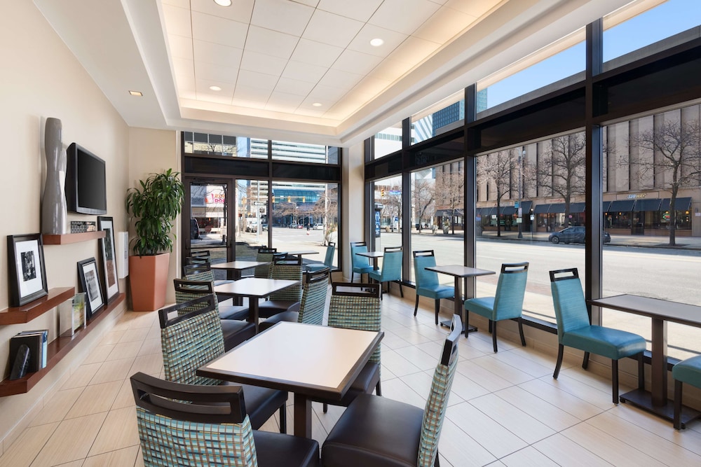 Hampton Inn Cleveland Downtown 32/44