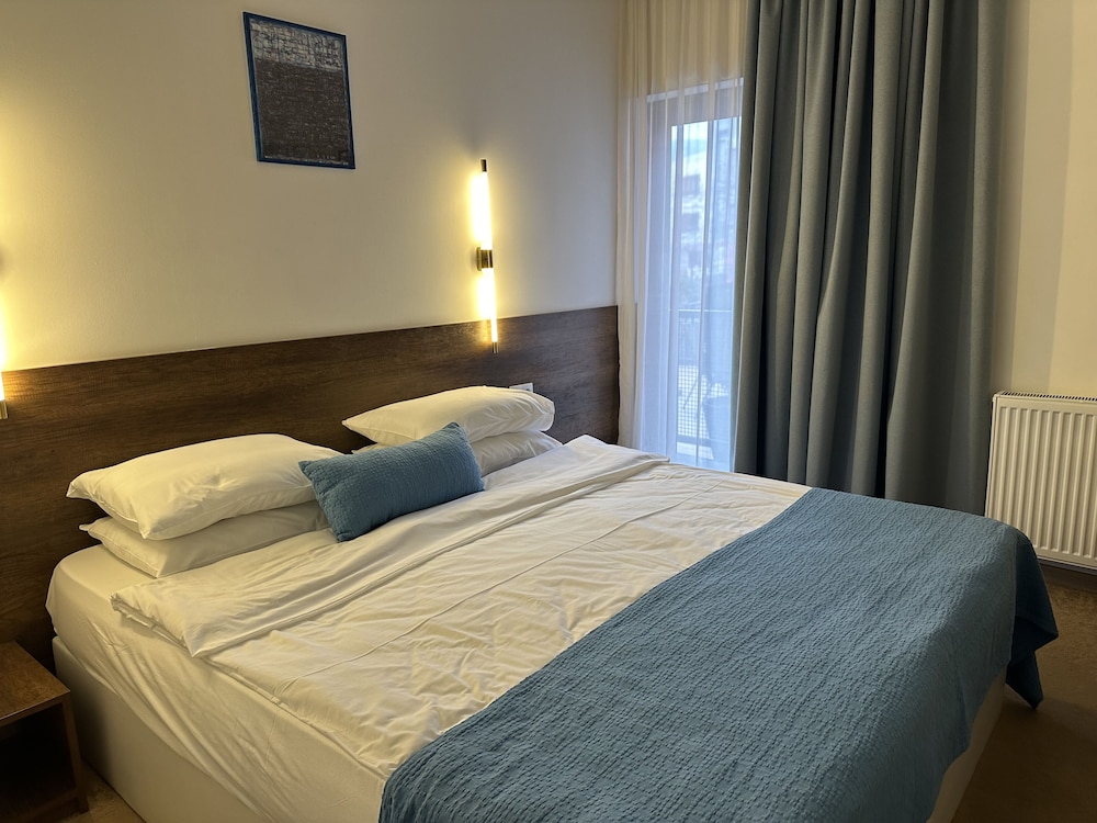 STANDARD, DOUBLE BED, CITY VIEW, BALCONY