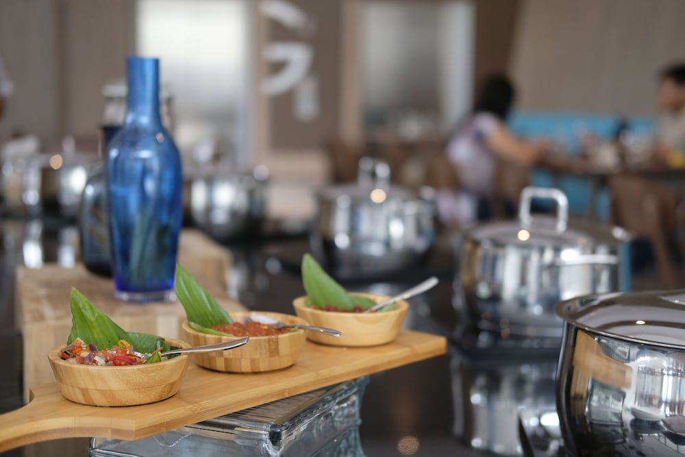 Hotel Ayola Lippo Cikarang 50/60