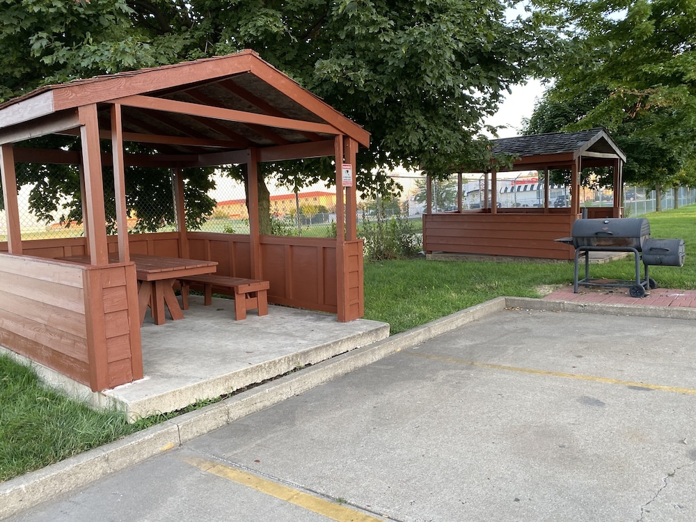 Quality Inn Morton at I-74 3/32