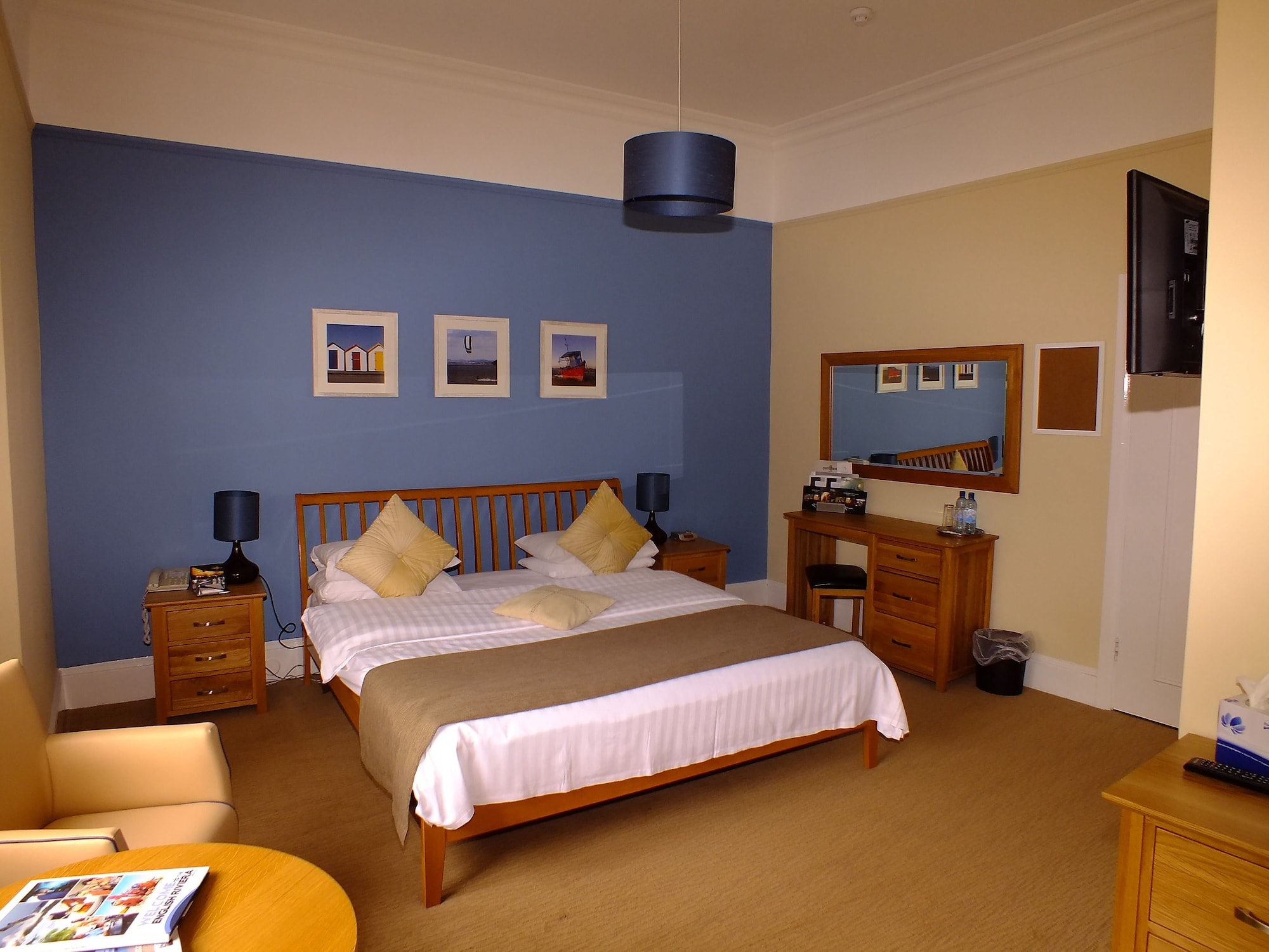 STANDARD, QUEEN BED