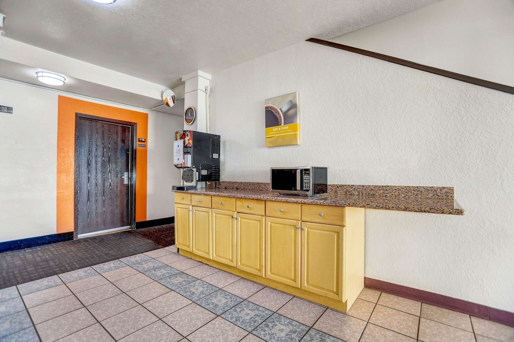Lobby at Motel6 Moriarty, NM, MORIARTY - NM