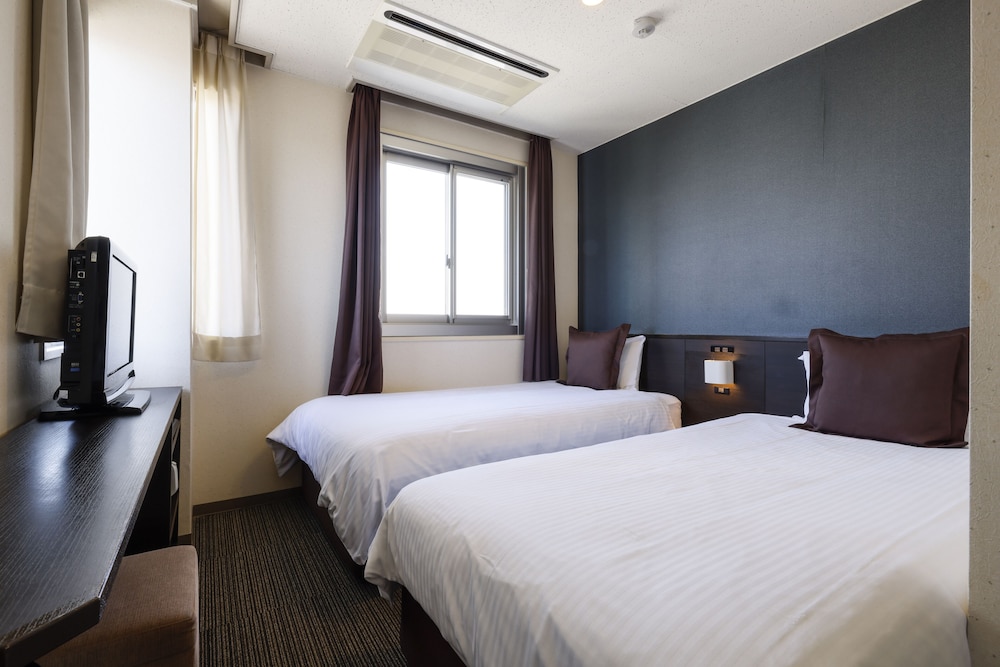 BUSINESS, TWIN BEDS