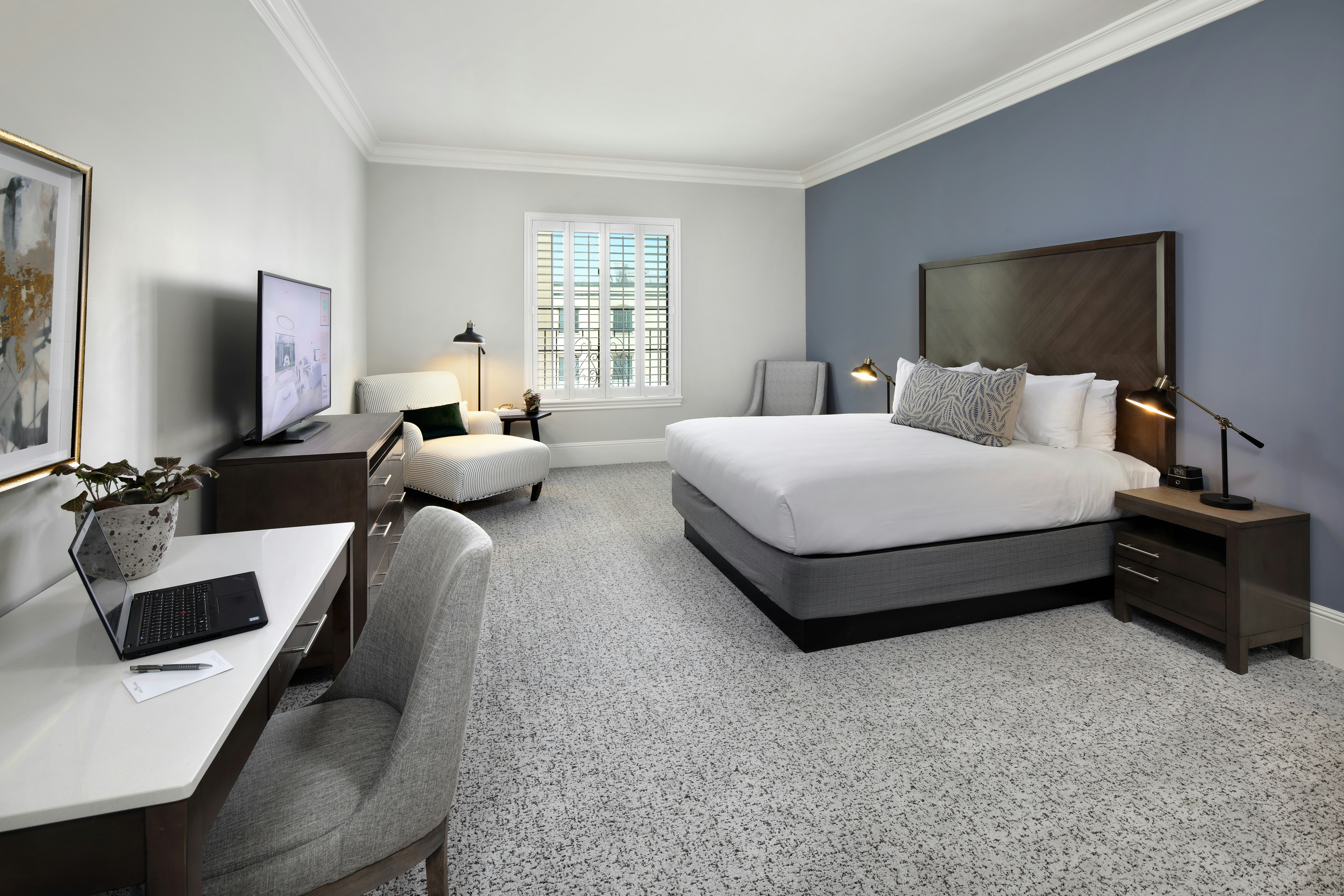 Courtyard, King Bed