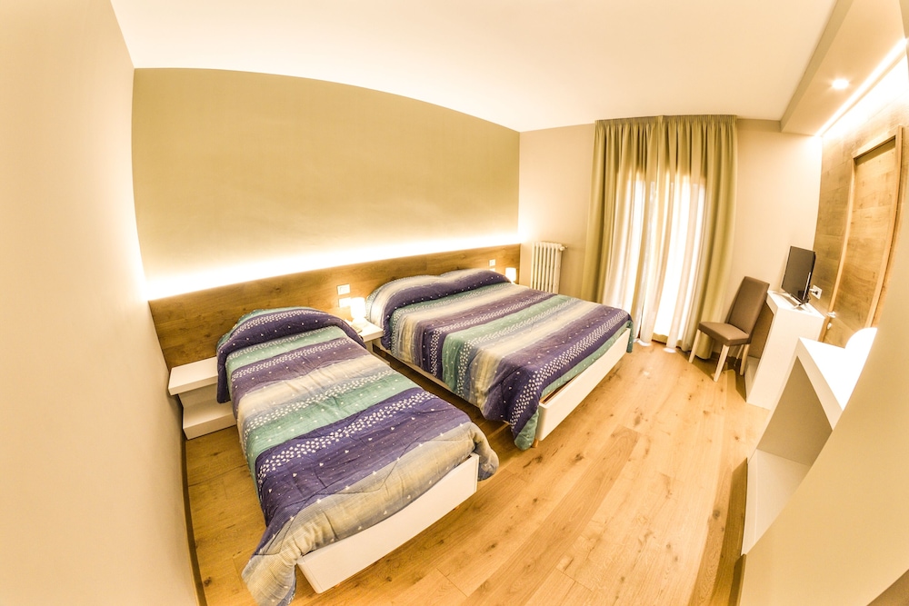 GRAND HOTEL EUROPA 3/50