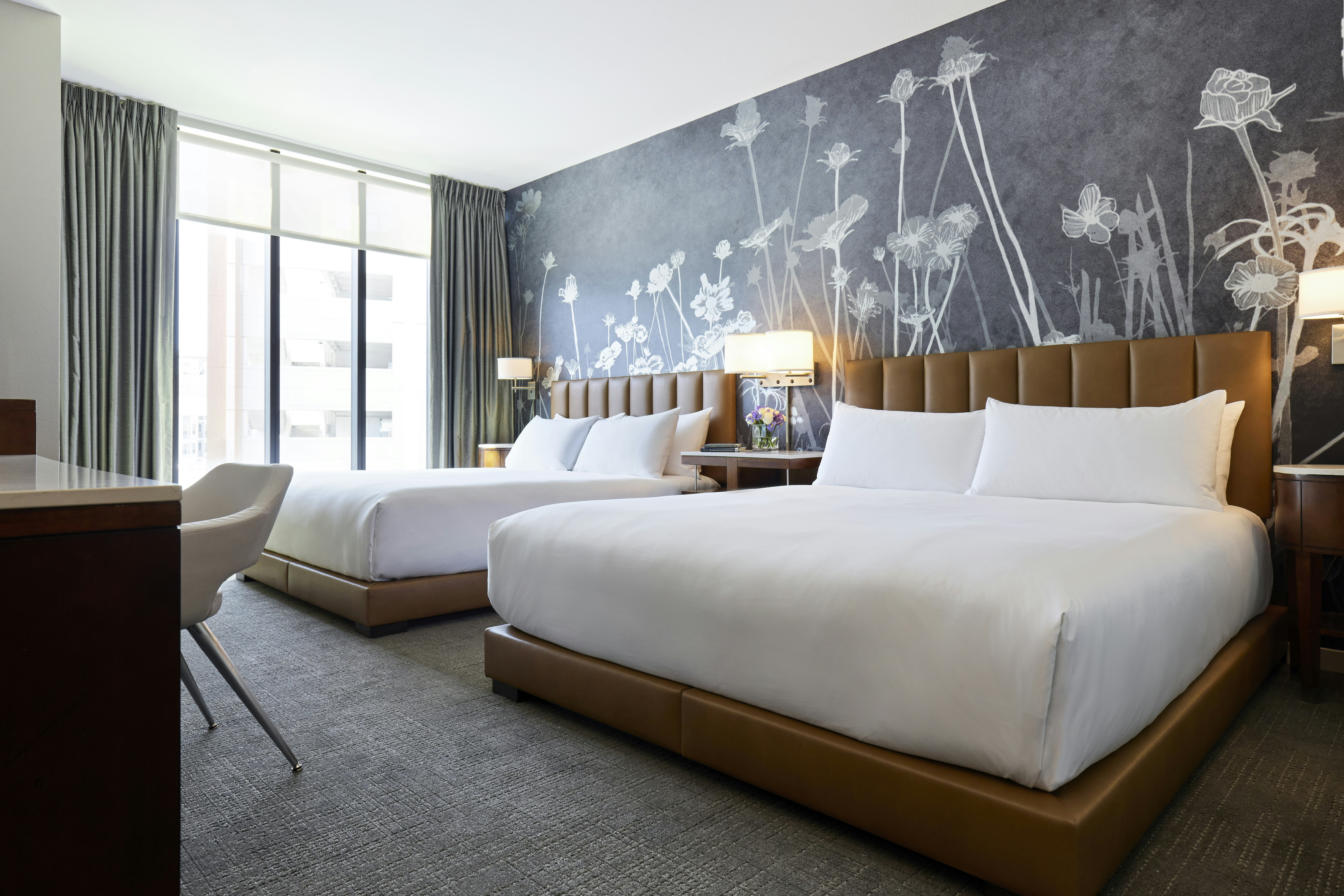 Guest Room, King Bed, Bathtub, Accessible