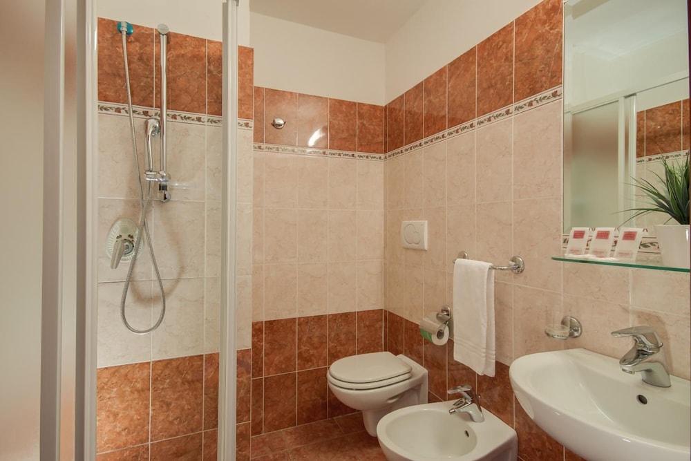 Hotel Romantica 12/60