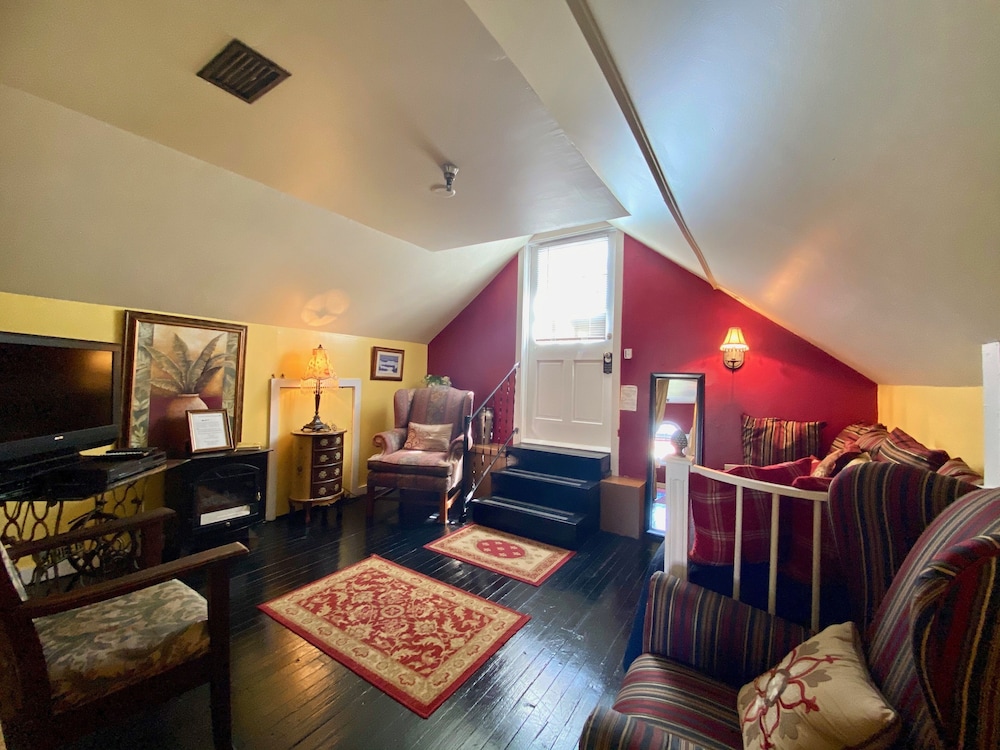 Penny Farthing Inn 34/45