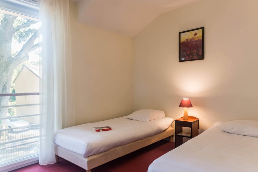 3 ROOMS, APARTMENT, 3 DOUBLE BEDS, SOFA