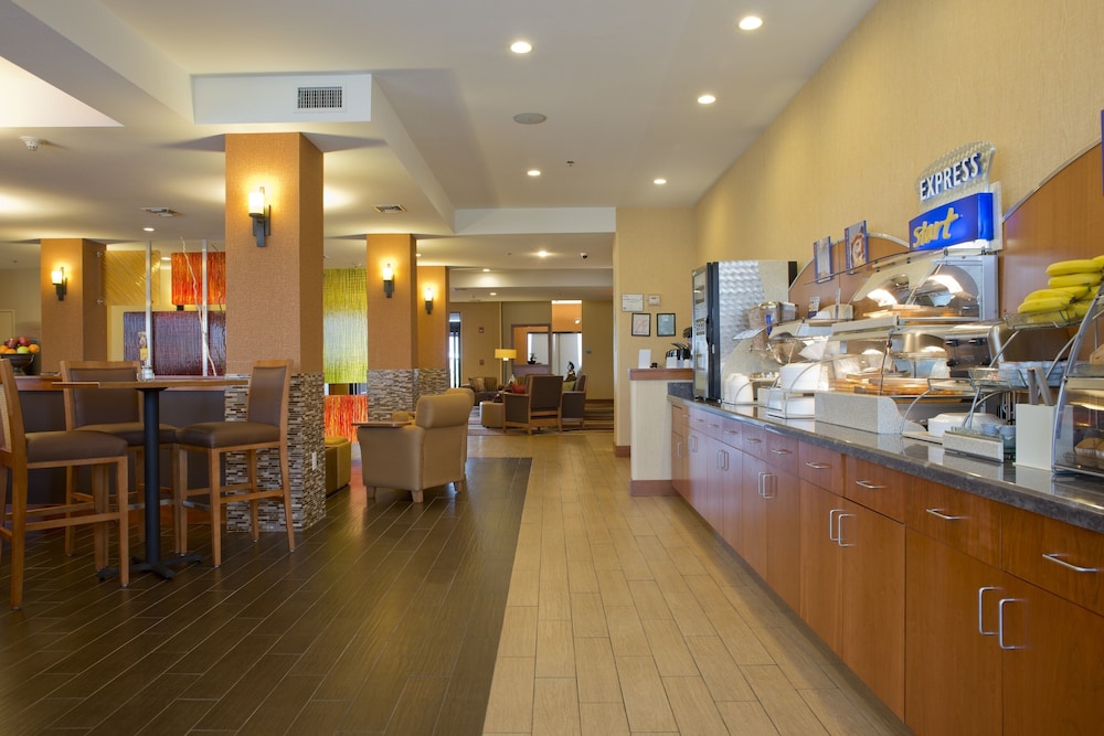 Holiday Inn Express Hotel And Suites Prattville South 37/53