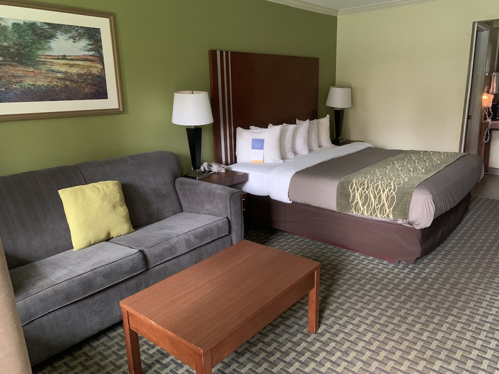Days Inn by Wyndham Austintown 17/41