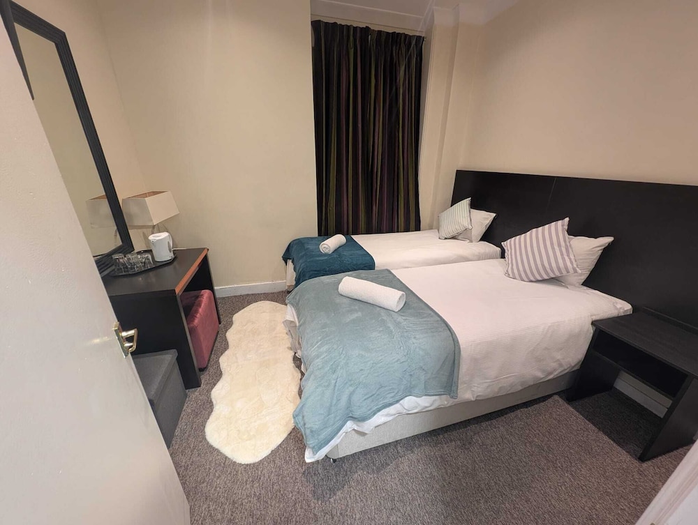 غرفة قياسية بسريرين منفصلين، London Shelton Hotel, Finsbury Park 3/4