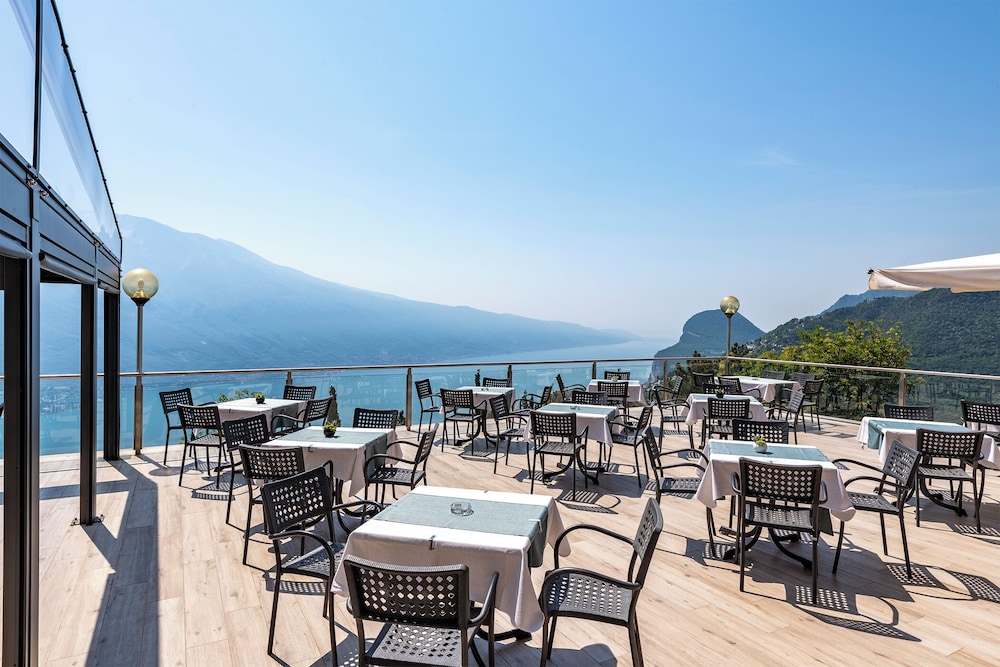 Hotel Pineta Campi 85/90