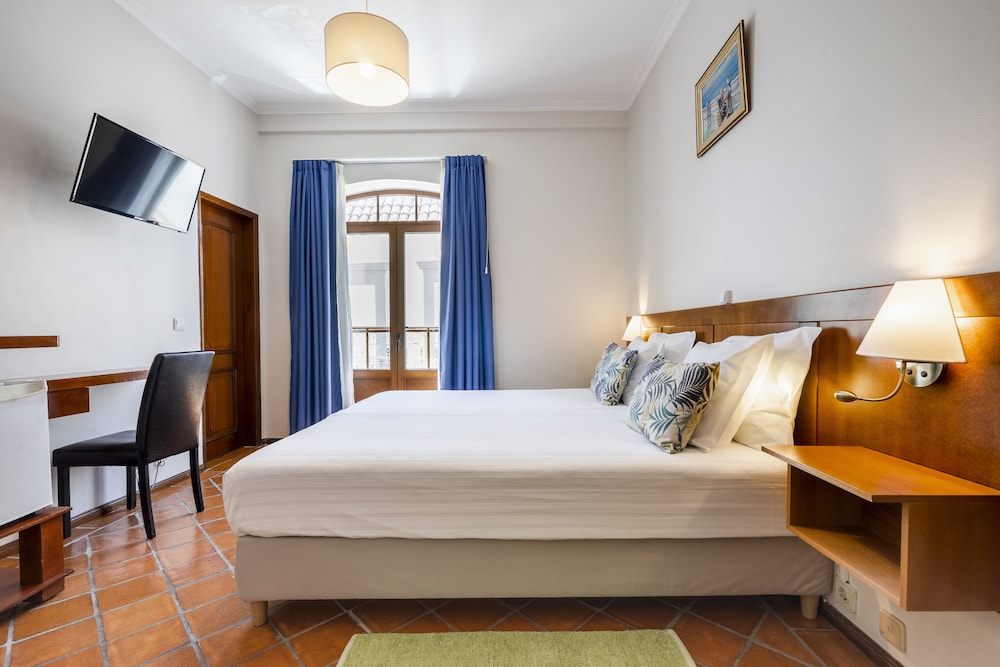 STANDARD, DOUBLE OR TWIN BED