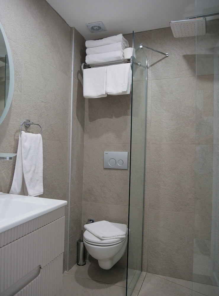 غرفة كلاسيكية ثلاثية مع أريكة، Hotel Katina 9/10