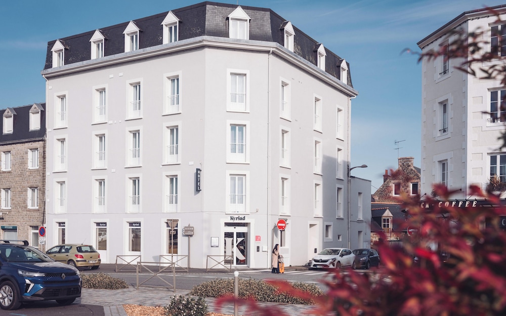 KYRIAD LAMBALLE 2/40