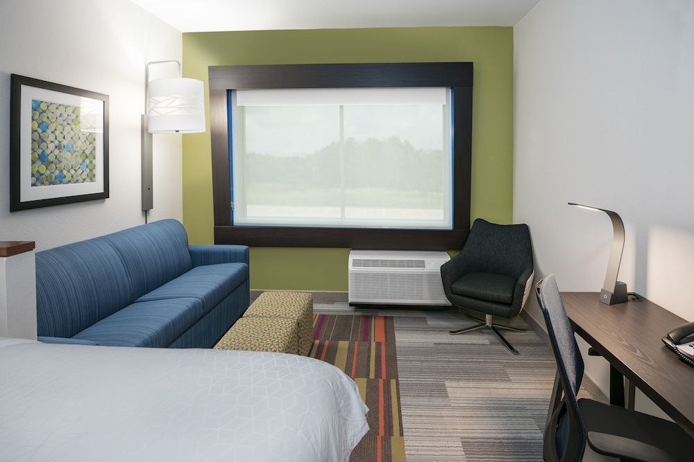 Holiday Inn Express & Suites Bryan 37/69