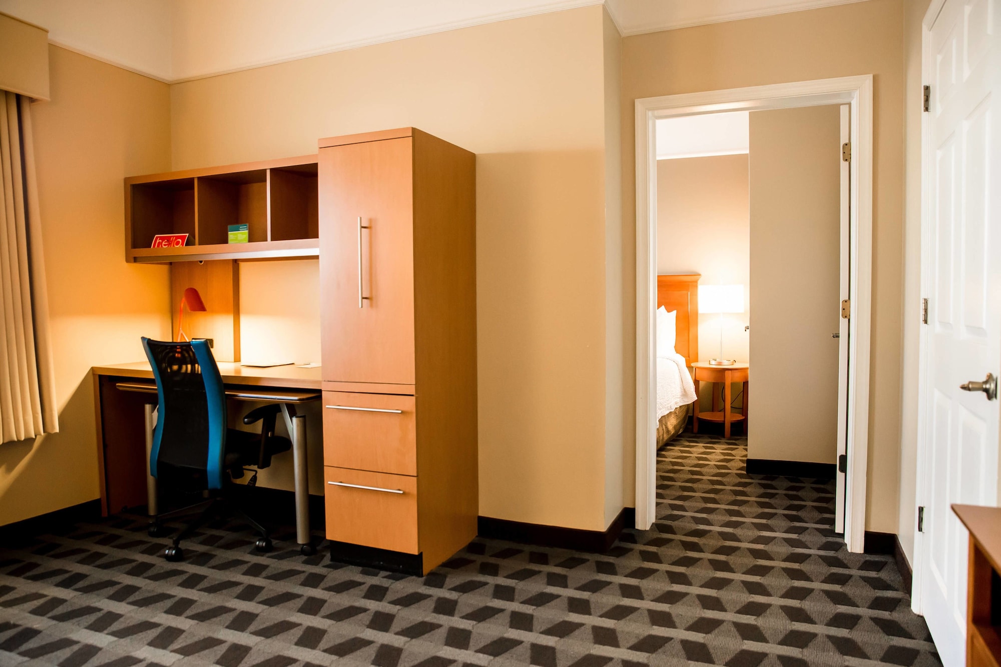 1 BEDROOM, SUITE