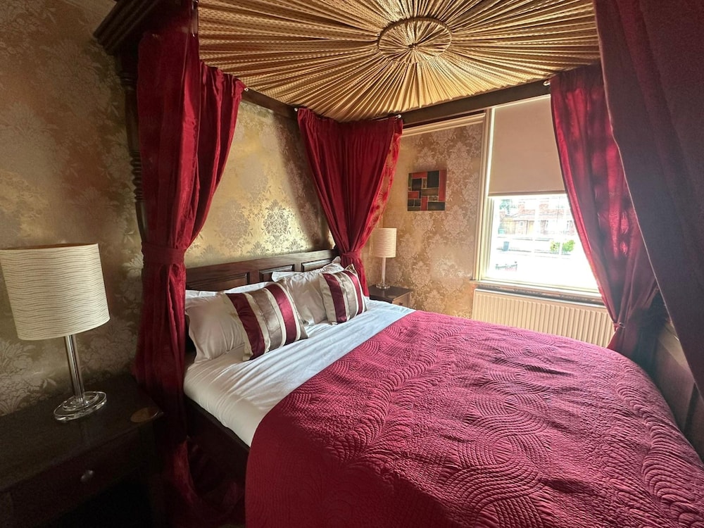 Deluxe, King Bed, Jetted Tub