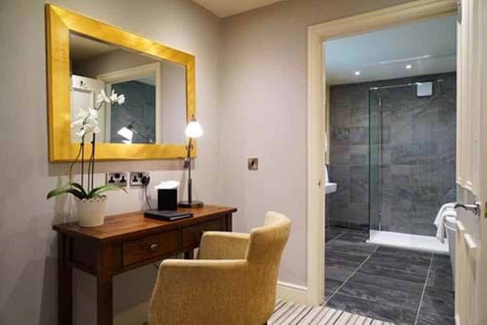 Feversham Arms Hotel Verbena Spa 62/75