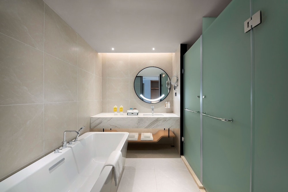 Holiday Inn & Suites Wuhan International Expo 35/67