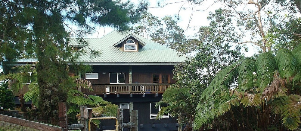 Volcano Acres Ranch Bed and Breakfast 68/75