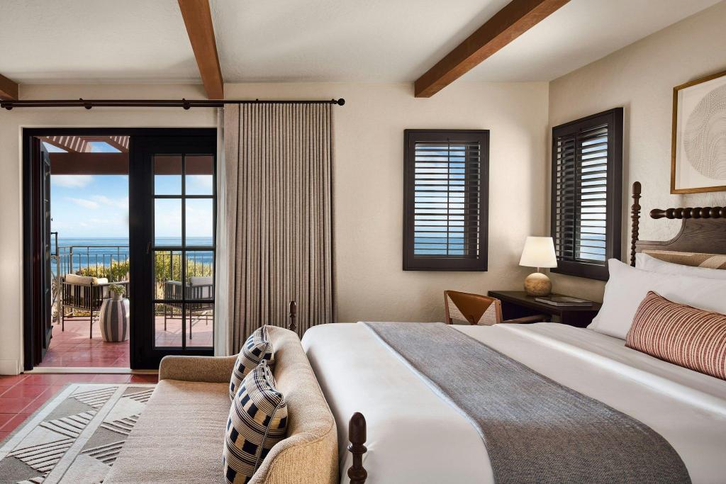 1 Bedroom, Suite, King Bed, Ocean View, Sofa, Balcony, Club Lounge Access