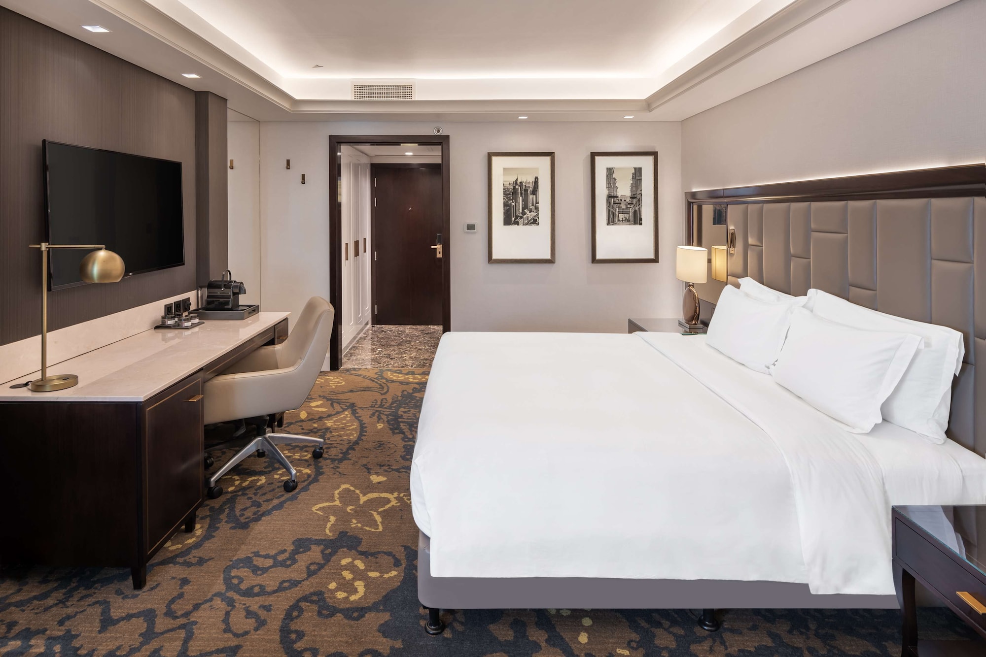 Superior, King Bed, Creek View, Balcony