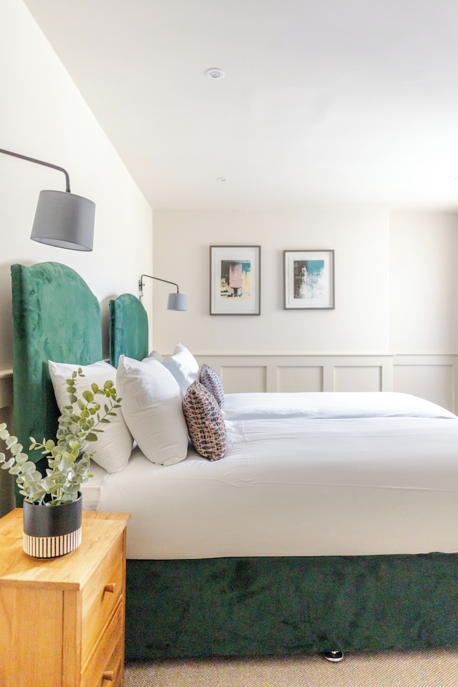 Brooks Hotel Edinburgh 46/62