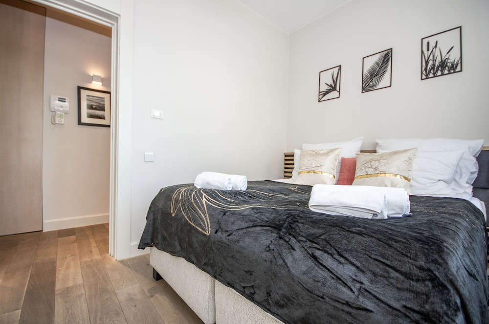 1 Bedroom, Deluxe, Apartment, Double Bed, Washing Castle View, Sofa