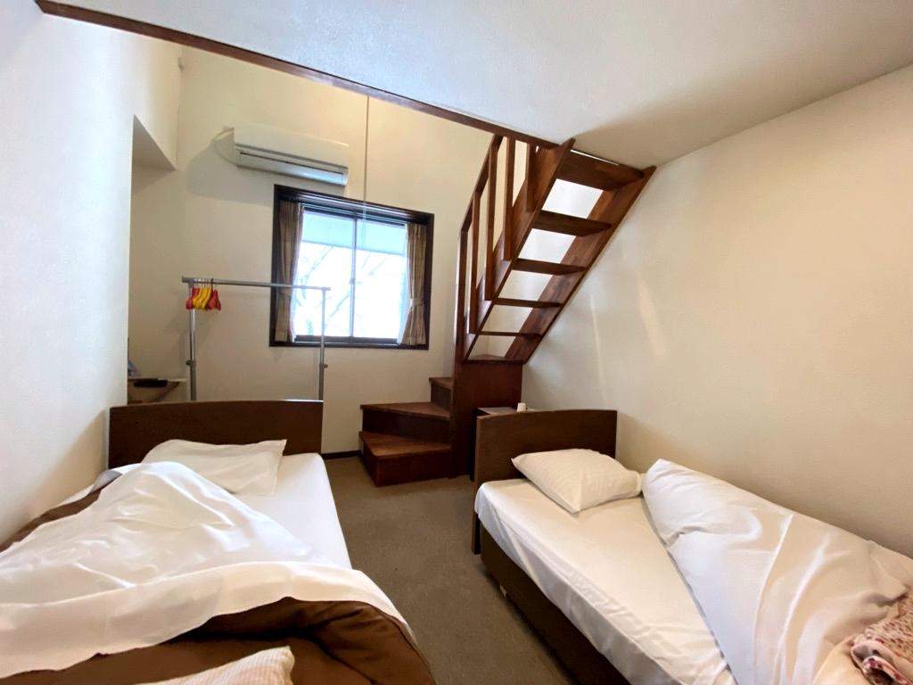 Room, Quadruple