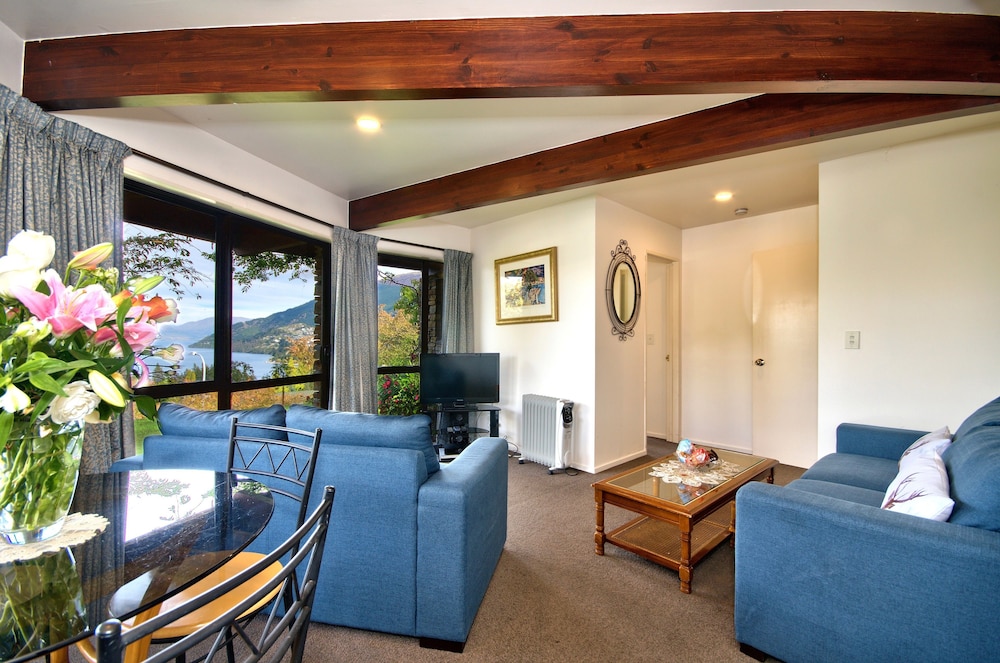 Balmoral Lodge 43/65