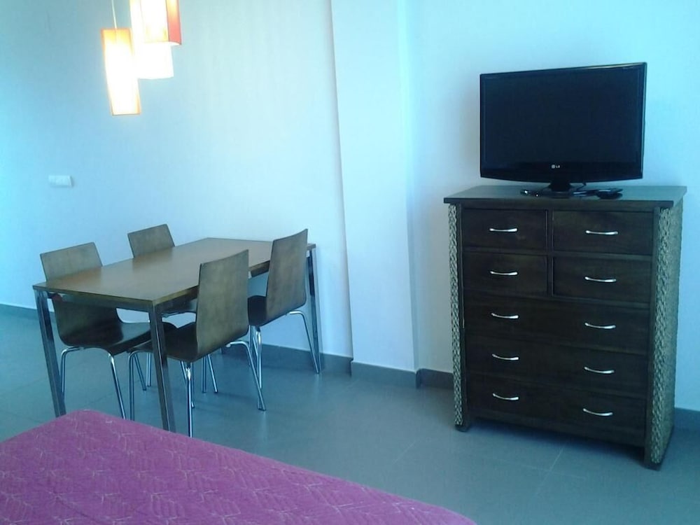 El Faro Aparthotel 24/36