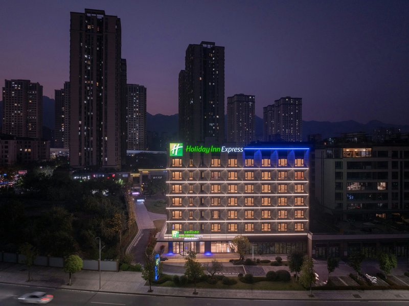 Holiday Inn Express Chongqing Ciqikou Ancient Town 2/50