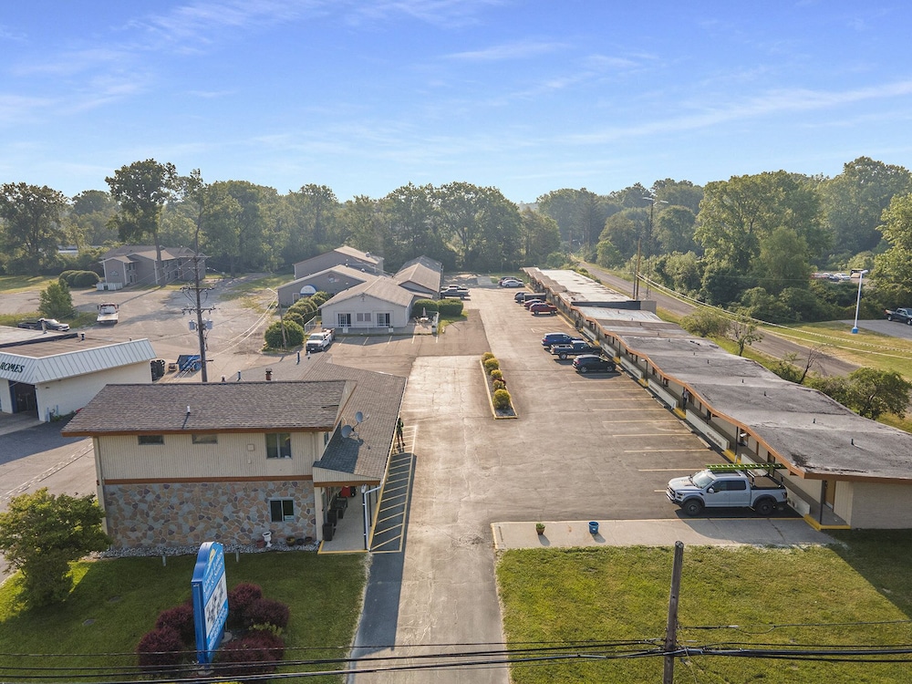 Great Lakes Inn and Suites 29/45